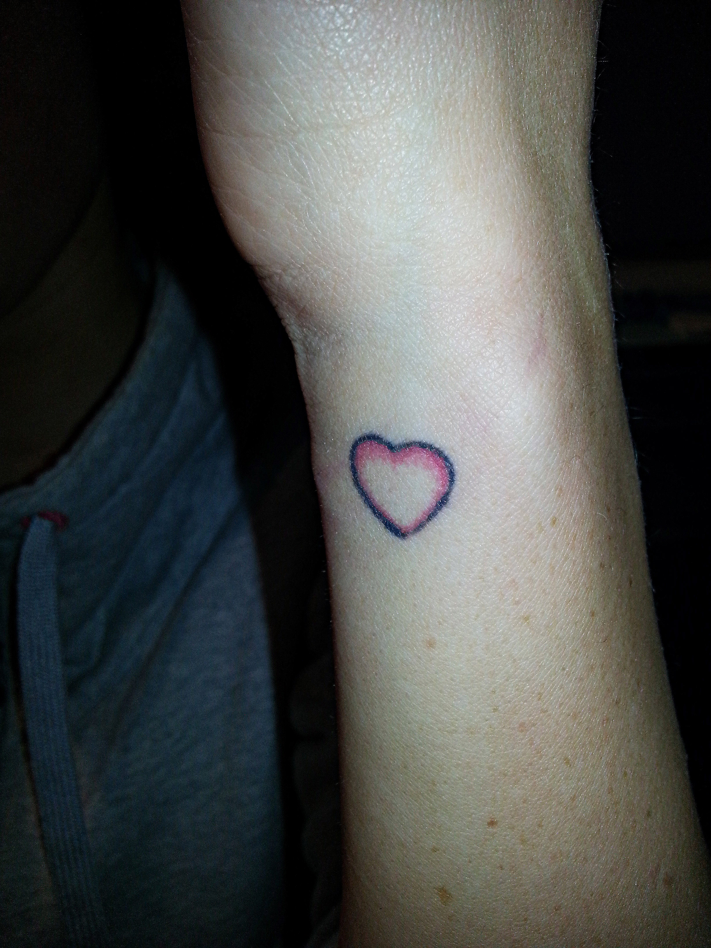 Displaying 15&gt; Images For - Small Heart Tattoo